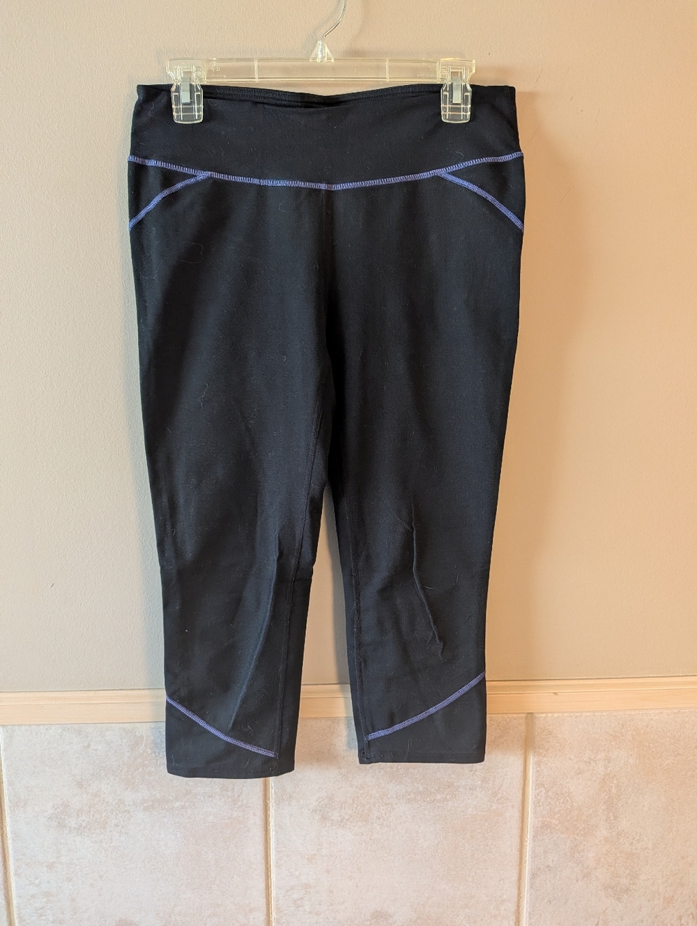 Fabletics Capri Leggings, Size M